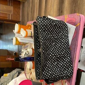 Thirty-one Black Patterned Women's Multi Compartment purse organizer.